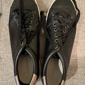 Lisa Vicky black sneakers 9.5 with metallic details
